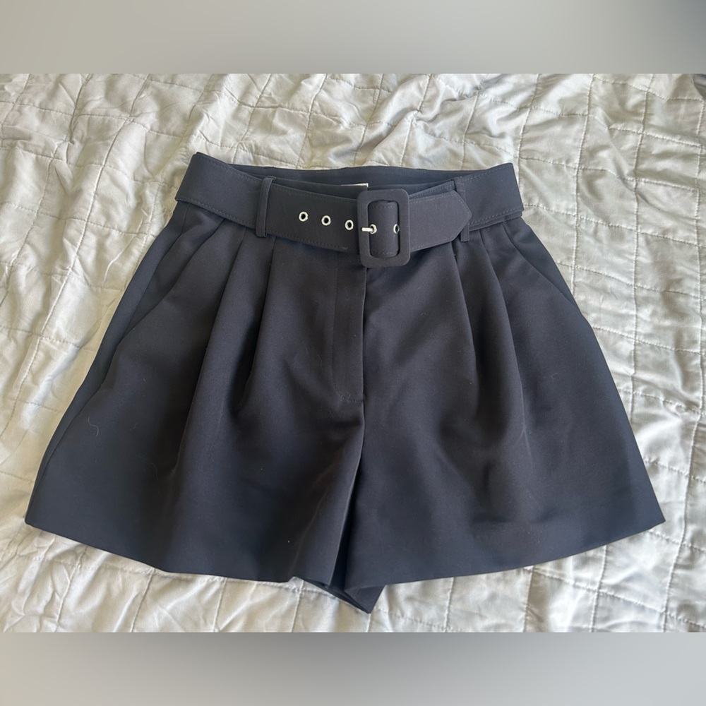 ▪️Gianni Bini Pleated Belted Shorts▪️ - Picture 1 of 3